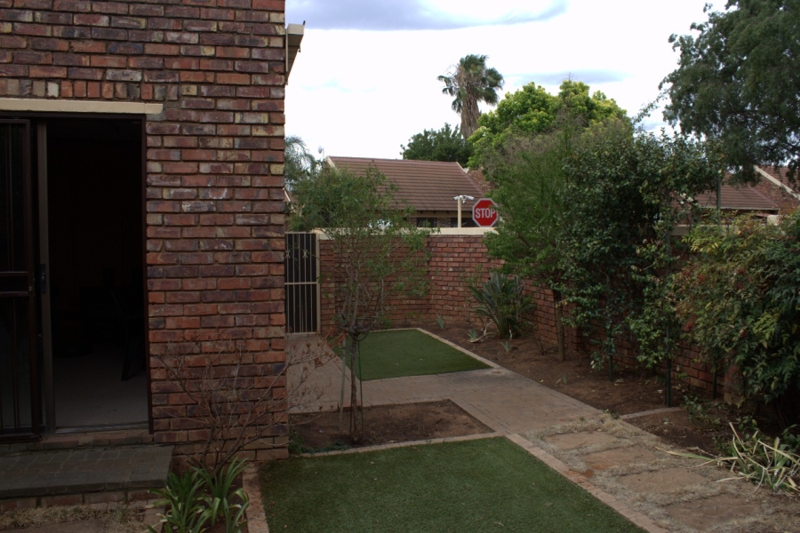 2 Bedroom Property for Sale in Langenhovenpark Free State